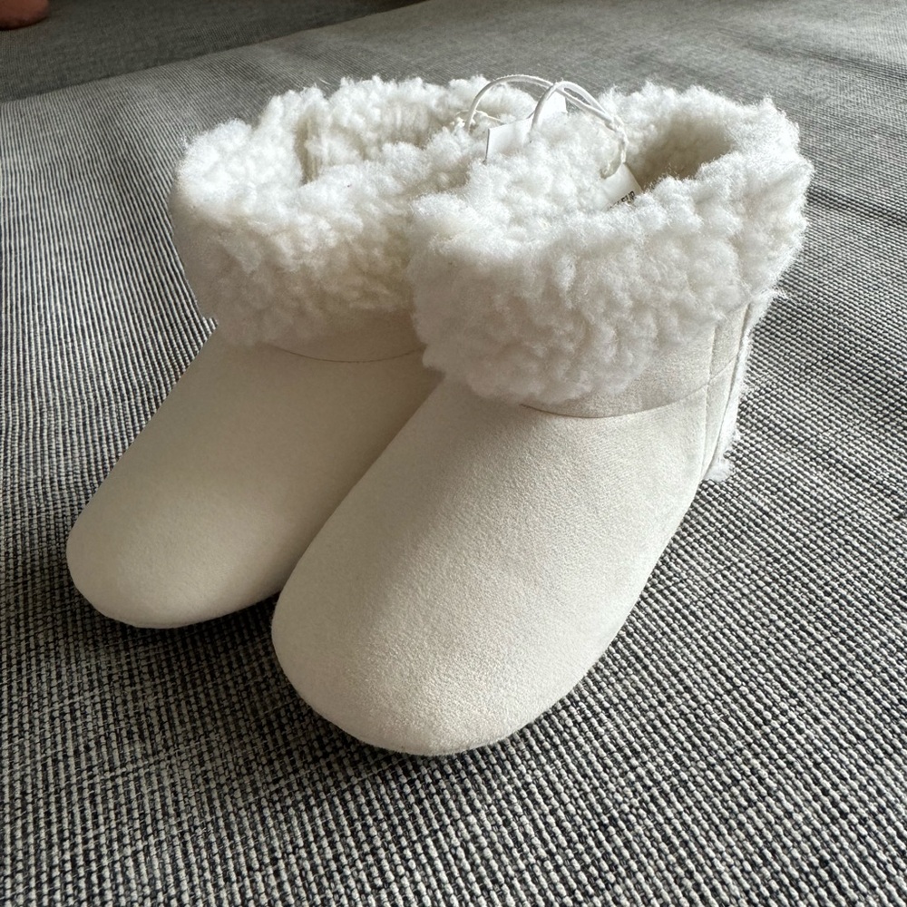 New toddler snow shoes